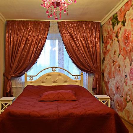 Апартаменты в центре города Розы Чернигов Экстерьер фото